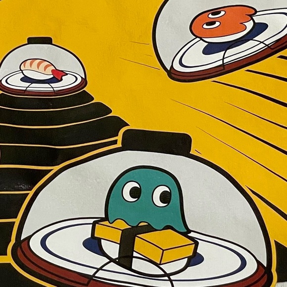 Kura Sushi Pac-man video game Insert Plates graphic t-shirt in white doublesided - Picture 4 of 10